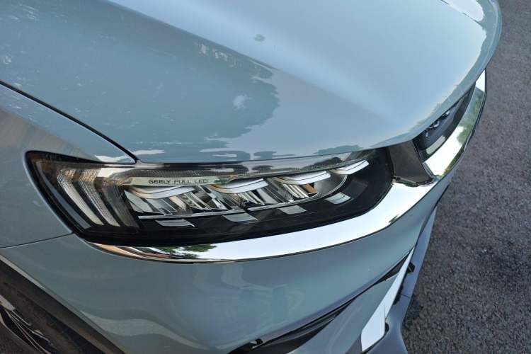 Used Geely Auto Monjaro S 2021 2.0TD DCT Two-Wheel Drive Lightning Edition Right Front Headlight