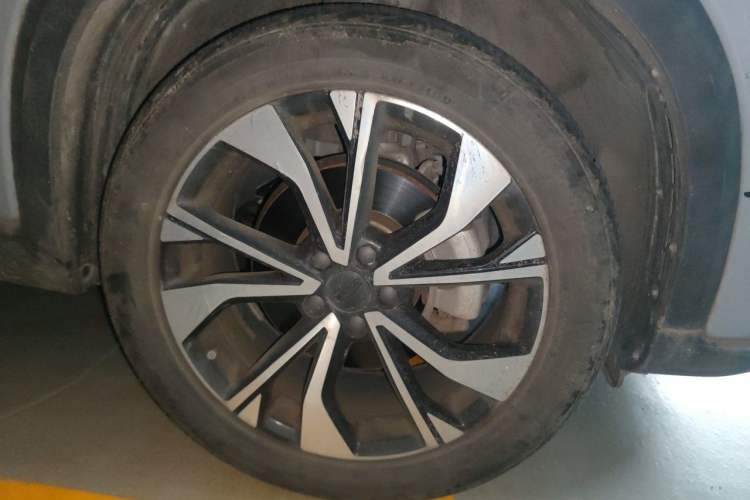 Used Geely Auto Monjaro S 2021 2.0TD DCT Two-Wheel Drive Lightning Edition Right Front Wheel Hub