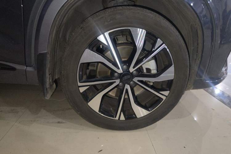 Used Geely Auto Monjaro S 2021 2.0TD Automatic Two-Wheel Drive Lightning Edition Right Front Wheel Hub