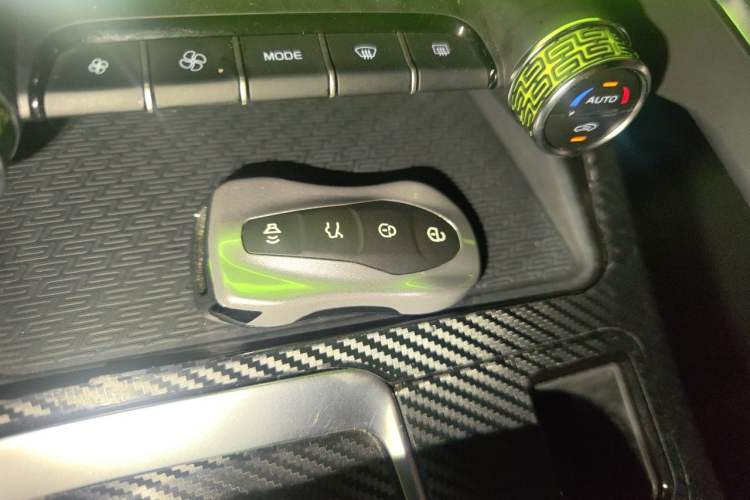 Used Geely Auto Monjaro S 2021 2.0TD Automatic Two-Wheel Drive Lightning Edition Vehicle Key