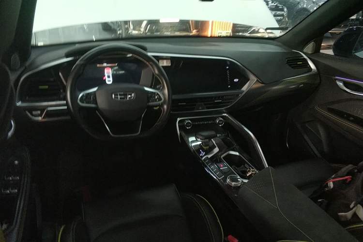 Used Geely Auto Monjaro S 2021 2.0TD Automatic Two-Wheel Drive Lightning Edition Center Console