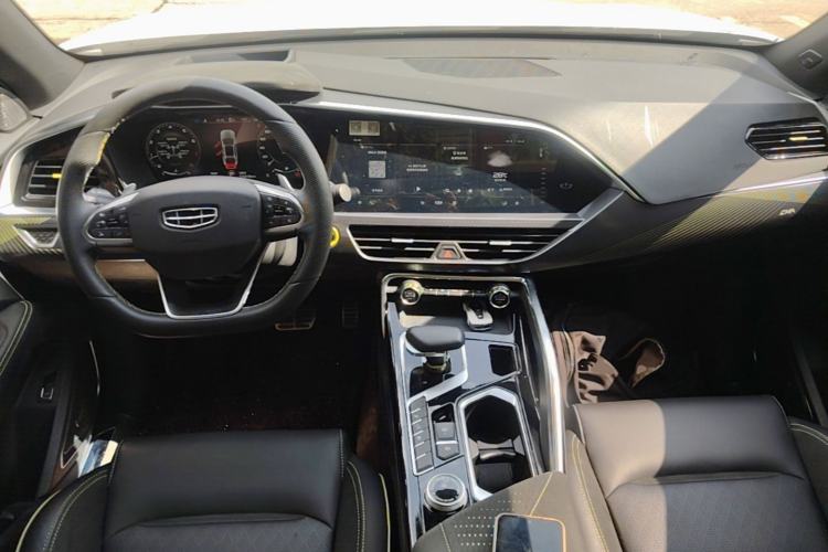 Used Geely Auto Monjaro S 2021 2.0TD Automatic All-Wheel-Drive Phantom Edition Center Console