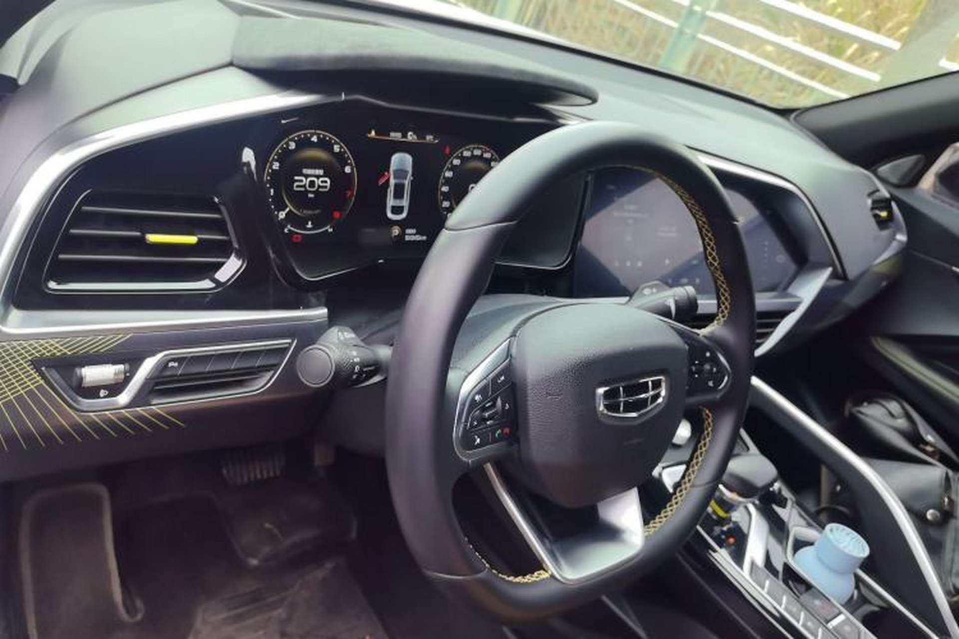 Used Geely Auto Monjaro S 2021 2.0TD Automatic Two-Wheel Drive Lightning Edition Center Console
