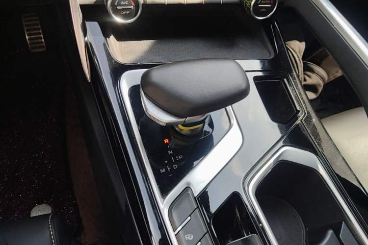 Used Geely Auto Monjaro S 2021 2.0TD Automatic All-Wheel-Drive Phantom Edition Gear Lever