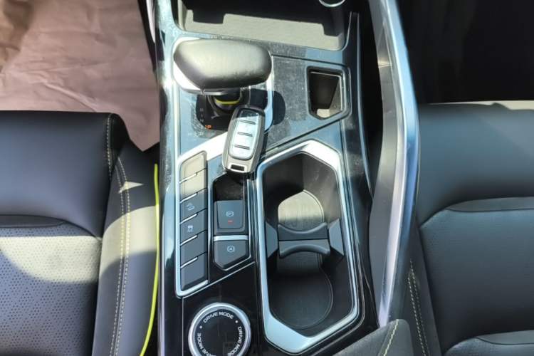 Used Geely Auto Monjaro S 2021 2.0TD Automatic Two-Wheel Drive Lightning Edition Gear Lever