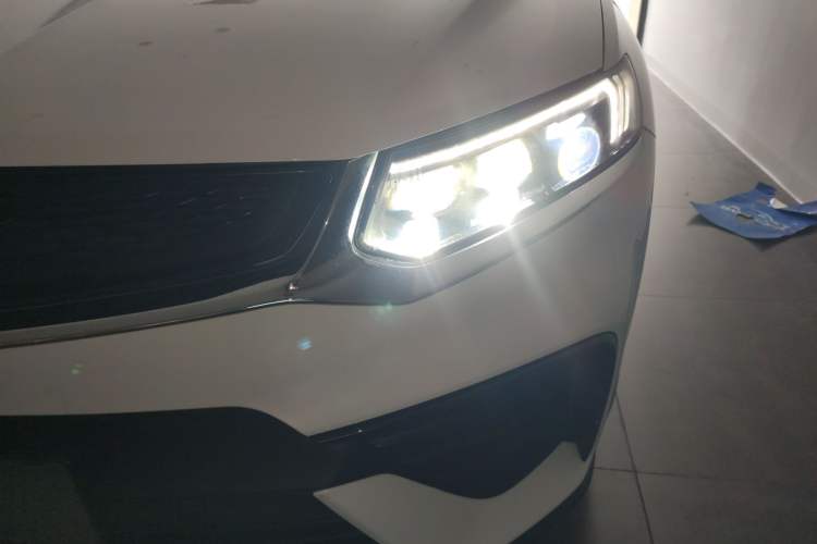 Used Geely Auto Monjaro S 2021 2.0TD DCT Two-Wheel Drive Lightning Edition Left Front Headlight