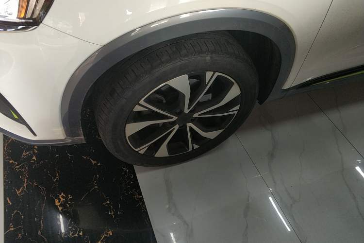Used Geely Auto Monjaro S 2021 2.0TD Automatic Two-Wheel Drive Lightning Edition Left Front Wheel Hub