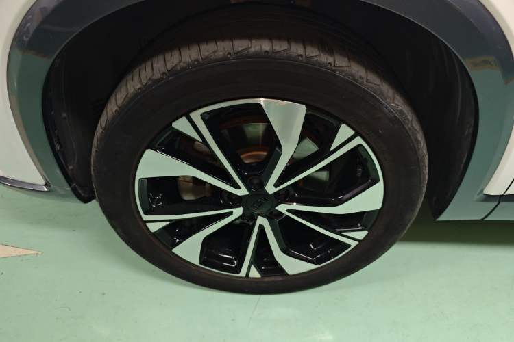 Used Geely Auto Monjaro S 2021 2.0TD Automatic Two-Wheel Drive Lightning Edition Left Front Wheel Hub