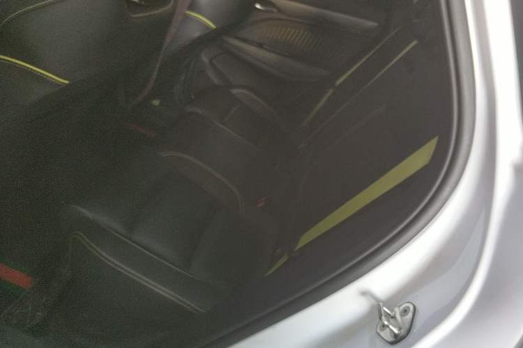 Used Geely Auto Monjaro S 2021 2.0TD Automatic Two-Wheel Drive Lightning Edition Left Rear Seat