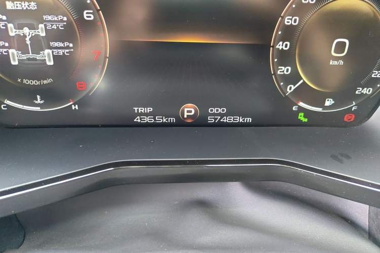 Used Geely Auto Monjaro S 2021 2.0TD Automatic All-Wheel-Drive Phantom Edition Odometer Close Up