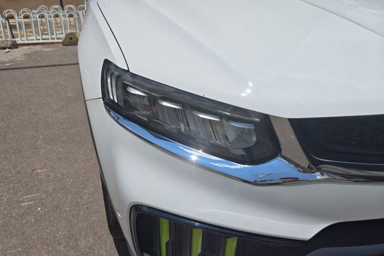 Used Geely Auto Monjaro S 2021 2.0TD Automatic All-Wheel-Drive Phantom Edition Right Front Headlight