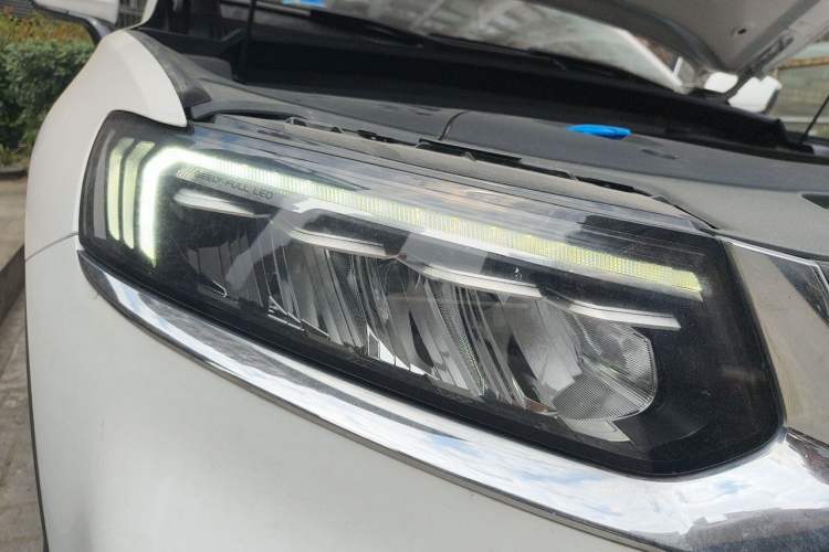 Used Geely Auto Monjaro S 2021 2.0TD DCT Two-Wheel Drive Lightning Edition Right Front Headlight