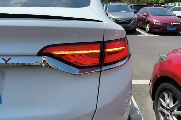 Used Geely Auto Monjaro S 2021 2.0TD Automatic Two-Wheel Drive Lightning Edition Right Rear Taillight