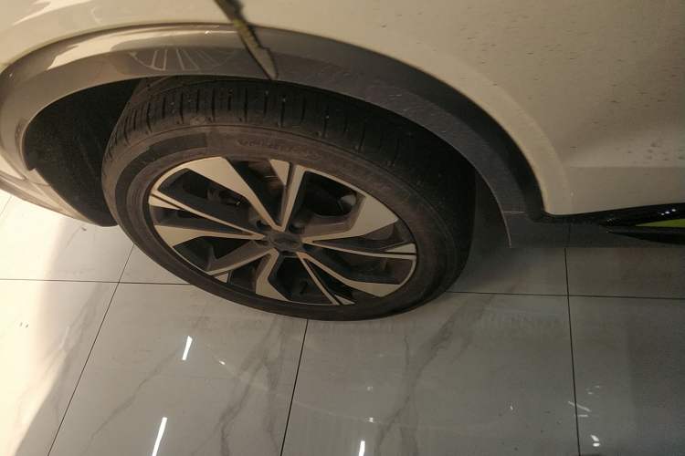 Used Geely Auto Monjaro S 2021 2.0TD Automatic Two-Wheel Drive Lightning Edition Right Rear Wheel Hub