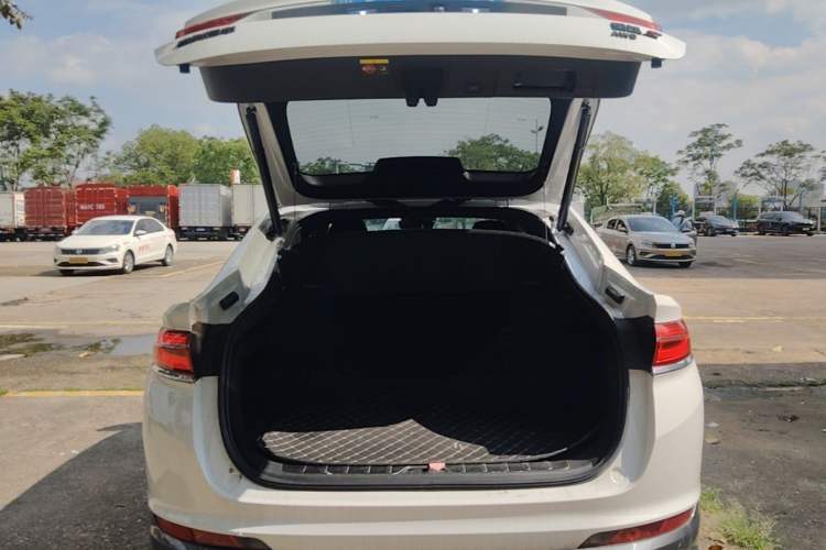 Used Geely Auto Monjaro S 2021 2.0TD Automatic All-Wheel-Drive Phantom Edition Trunk
