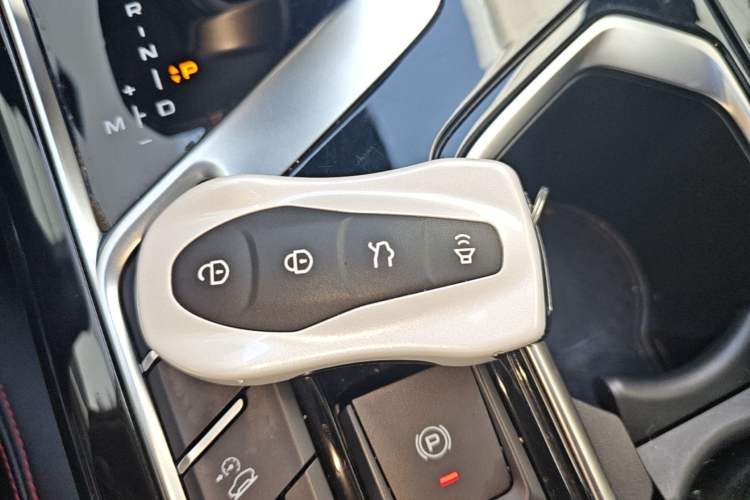 Used Geely Auto Monjaro S 2021 2.0TD DCT Two-Wheel Drive Lightning Edition Vehicle Key