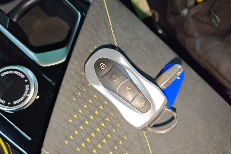 Used Geely Auto Monjaro S 2021 2.0TD Automatic Two-Wheel Drive Lightning Edition Vehicle Key