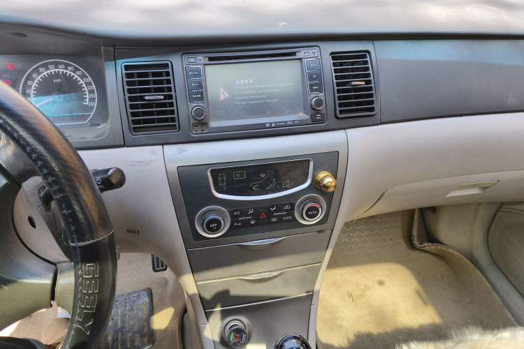 Used Geely Auto Ocean 2012 Energy-Saving Edition 1.5L Manual Luxury Model Audio And AC Panel