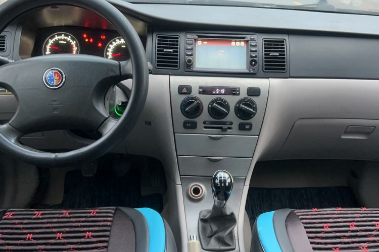 Used Geely Auto Ocean 2012 Energy-Saving Edition 1.5L Manual SuperDelight Model Center Console