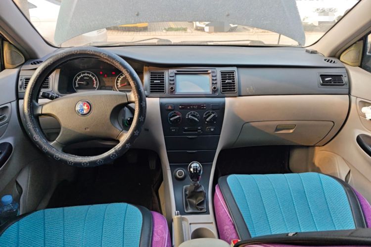 Used Geely Auto Ocean 2012 Energy-Saving Edition 1.5L Manual SuperDelight Model Center Console