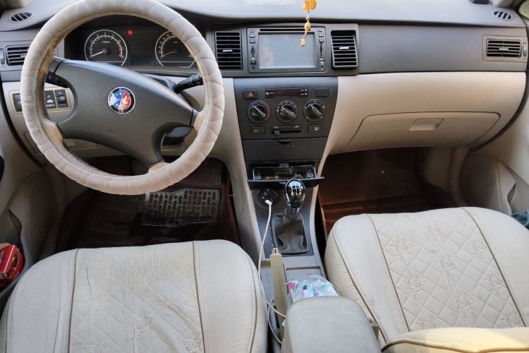 Used Geely Auto Ocean 2012 Energy-Saving Edition 1.5L Manual SuperDelight Model Center Console