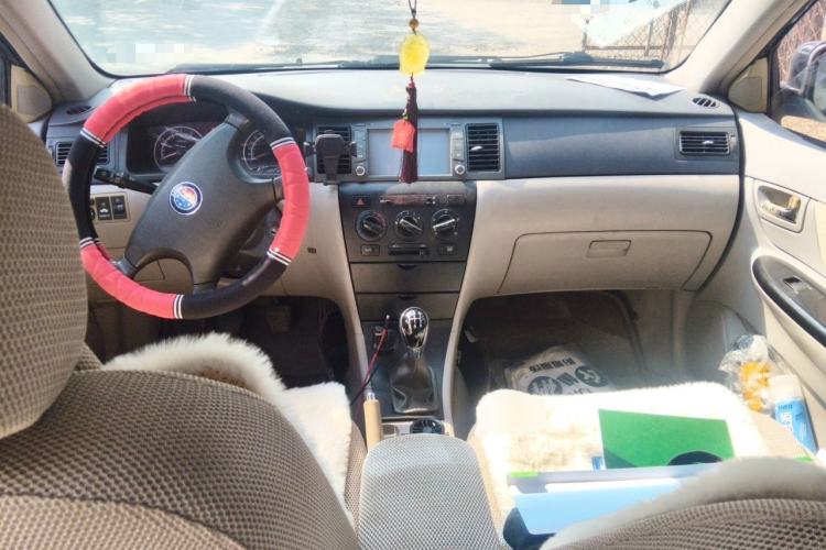 Used Geely Auto Ocean 2012 Energy-Saving Edition 1.5L Manual SuperDelight Model Center Console