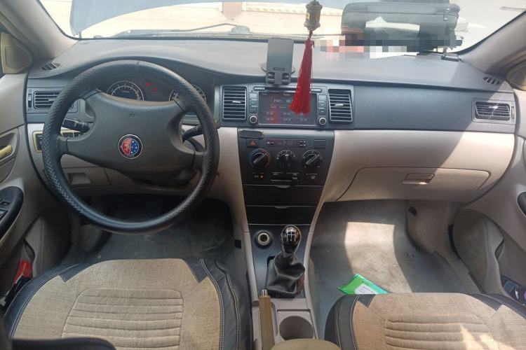 Used Geely Auto Ocean 2012 Energy-Saving Edition 1.5L Manual Value-Added Model Center Console
