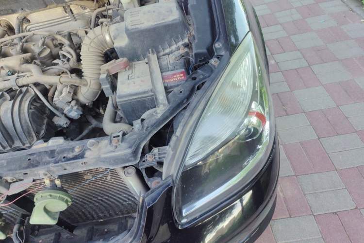 Used Geely Auto Ocean 2012 Energy-Saving Edition 1.5L Manual SuperDelight Model Engine Bay Left