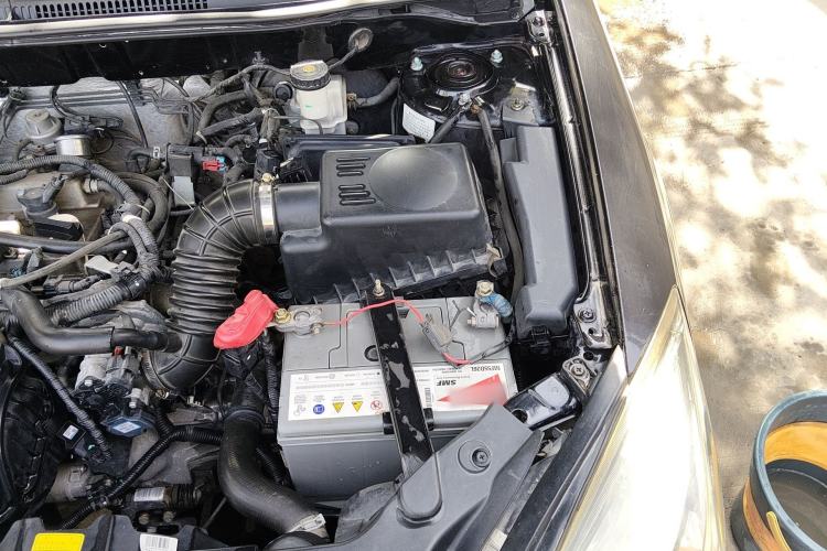 Used Geely Auto Ocean 2012 Energy-Saving Edition 1.5L Manual SuperDelight Model Engine Bay Left