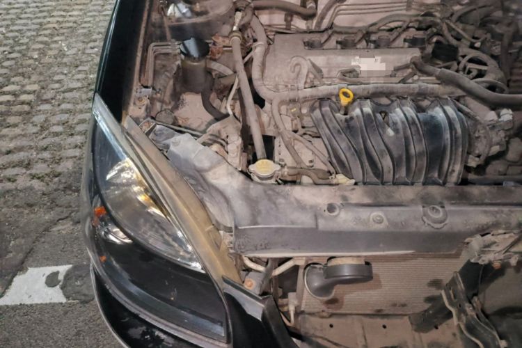 Used Geely Auto Ocean 2012 Energy-Saving Model 1.5L Manual Entry-Level Trim Engine Bay Right
