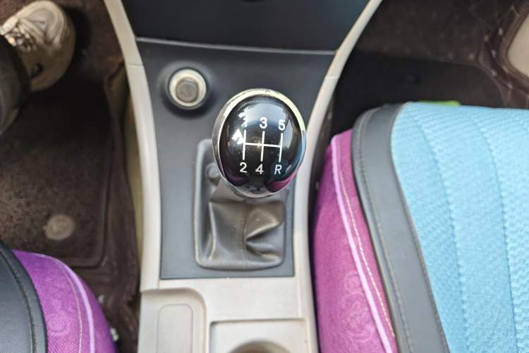 Used Geely Auto Ocean 2012 Energy-Saving Edition 1.5L Manual SuperDelight Model Gear Lever