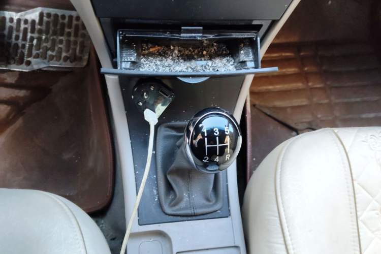 Used Geely Auto Ocean 2012 Energy-Saving Edition 1.5L Manual SuperDelight Model Gear Lever