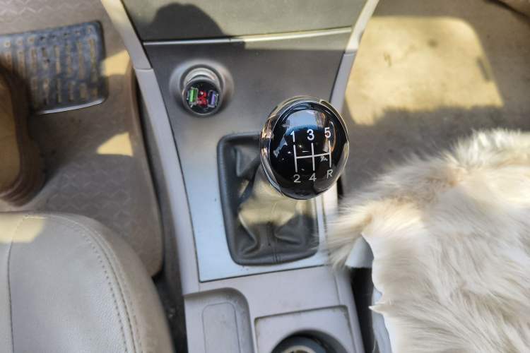 Used Geely Auto Ocean 2012 Energy-Saving Edition 1.5L Manual Luxury Model Gear Lever