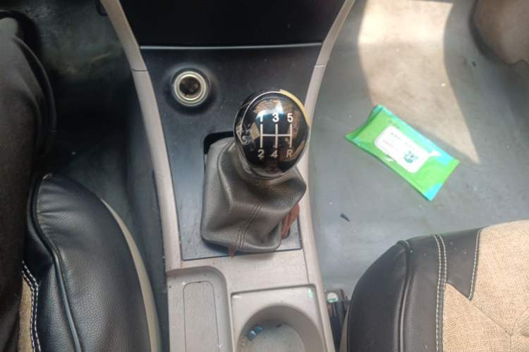 Used Geely Auto Ocean 2012 Energy-Saving Edition 1.5L Manual Value-Added Model Gear Lever