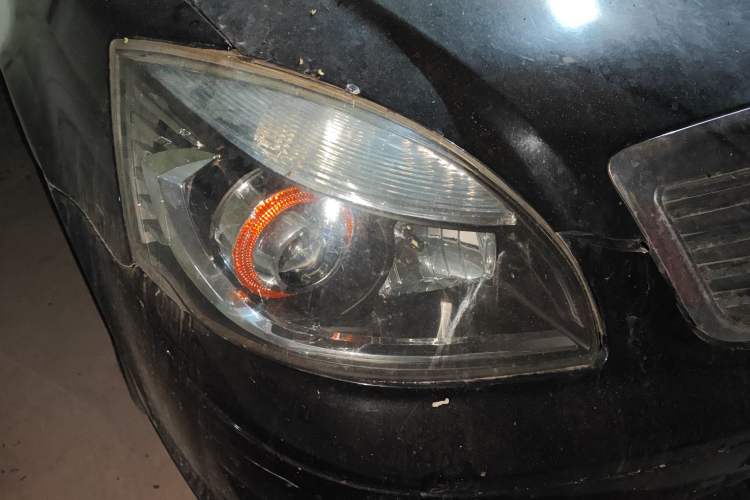 Used Geely Auto Ocean 2012 Energy-Saving Edition 1.5L Manual SuperDelight Model Right Front Headlight