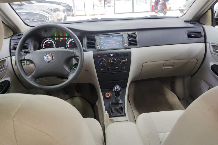 Used Geely Auto Ocean 2012 Energy-Saving Edition 1.5L Manual SuperDelight Model Center Console