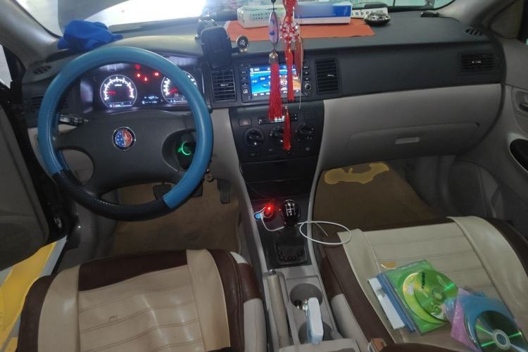 Used Geely Auto Ocean 2012 Energy-Saving Edition 1.5L Manual Comfort Model Center Console