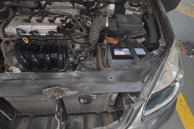 Used Geely Auto Ocean 2012 Energy-Saving Edition 1.5L Manual Comfort Model Engine Bay Left