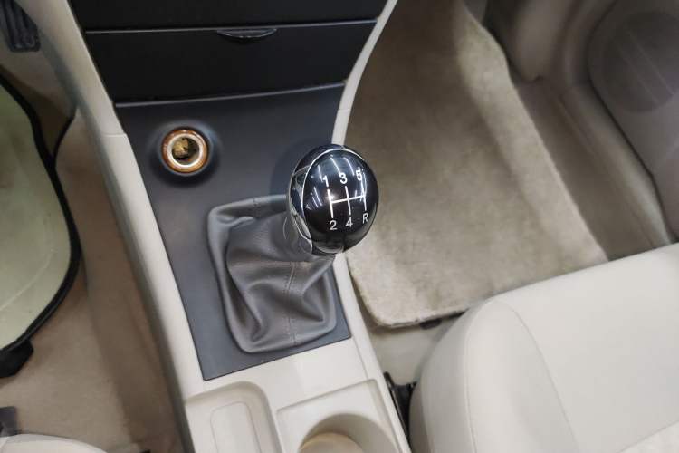 Used Geely Auto Ocean 2012 Energy-Saving Edition 1.5L Manual SuperDelight Model Gear Lever