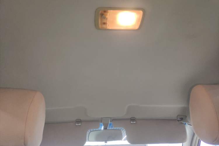 Used Geely Auto Ocean 2012 Energy-Saving Edition 1.5L Manual SuperDelight Model Headliner