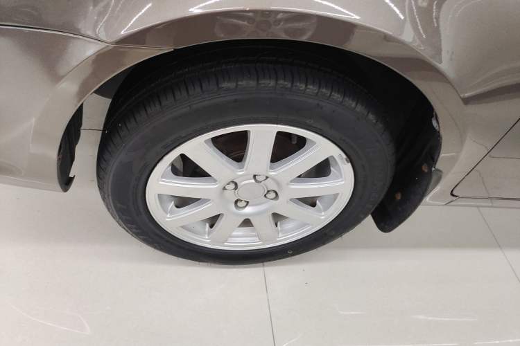 Used Geely Auto Ocean 2012 Energy-Saving Edition 1.5L Manual SuperDelight Model Left Front Wheel Hub