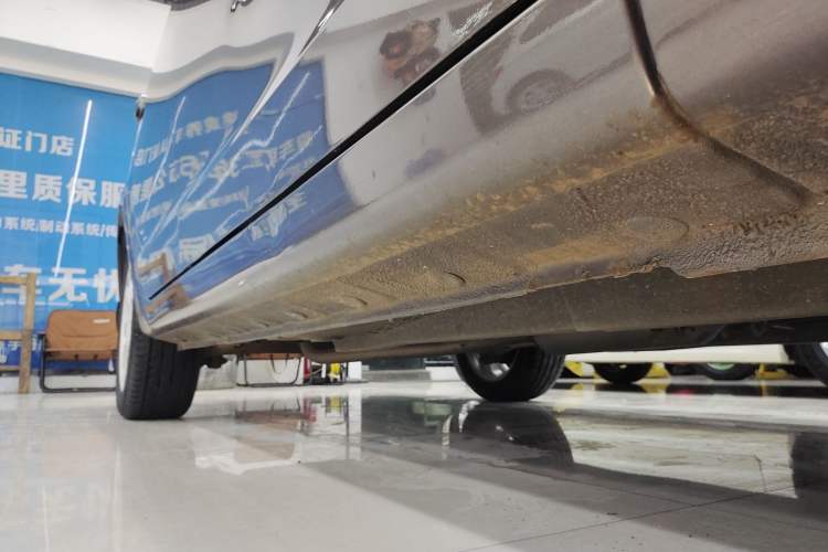 Used Geely Auto Ocean 2012 Energy-Saving Edition 1.5L Manual SuperDelight Model Right Side Sill