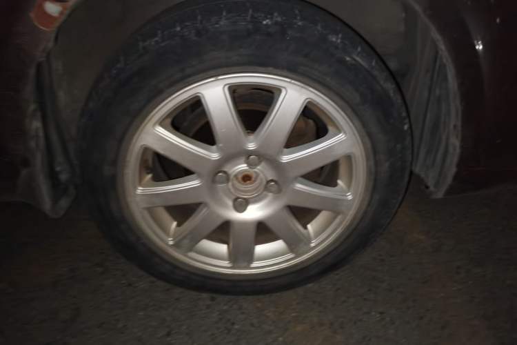 Used Geely Auto Ocean 2012 Energy-Saving Edition 1.5L Manual SuperDelight Model Right Front Wheel Hub