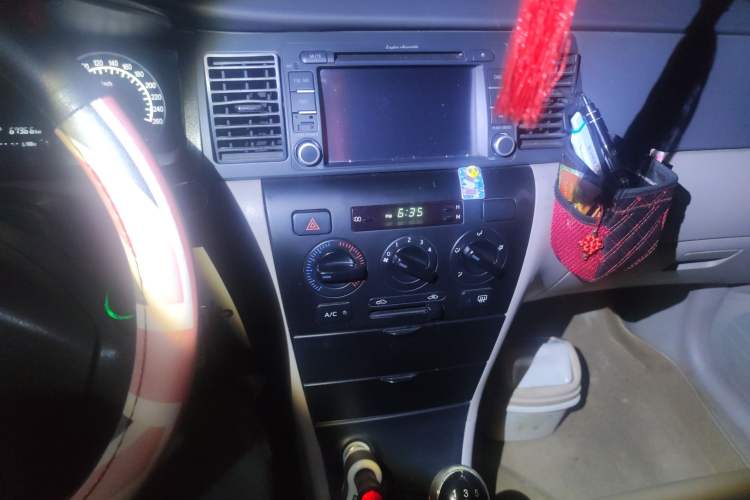 Used Geely Auto Ocean 2012 Energy-Saving Model 1.5L Manual Entry-Level Trim Audio And AC Panel
