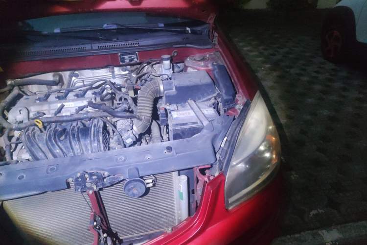 Used Geely Auto Ocean 2012 Energy-Saving Model 1.5L Manual Entry-Level Trim Engine Bay Left