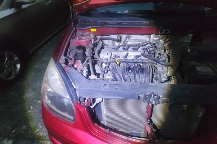 Used Geely Auto Ocean 2012 Energy-Saving Model 1.5L Manual Entry-Level Trim Engine Bay Right