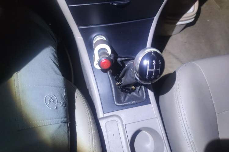 Used Geely Auto Ocean 2012 Energy-Saving Model 1.5L Manual Entry-Level Trim Gear Lever
