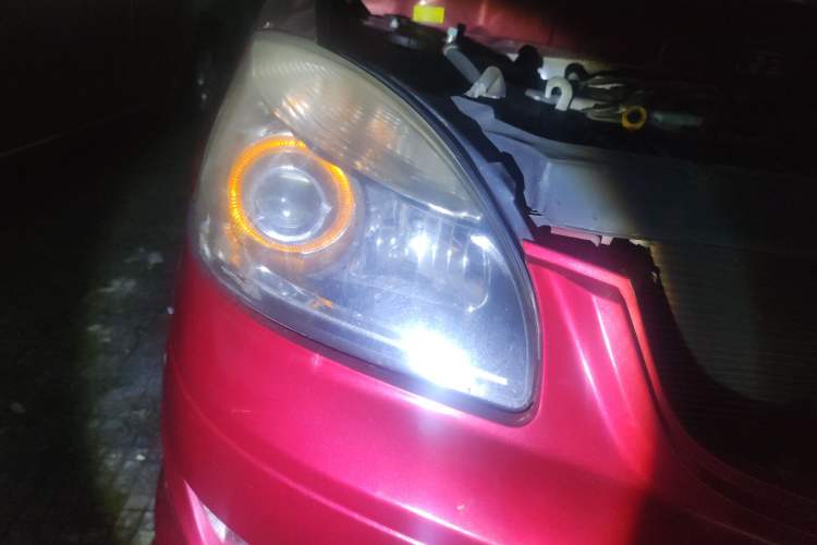 Used Geely Auto Ocean 2012 Energy-Saving Model 1.5L Manual Entry-Level Trim Right Front Headlight