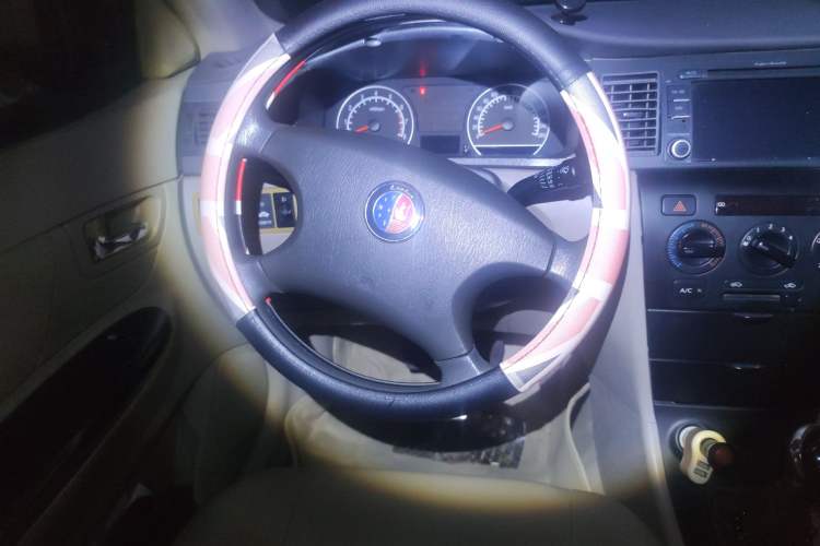 Used Geely Auto Ocean 2012 Energy-Saving Model 1.5L Manual Entry-Level Trim Steering Wheel