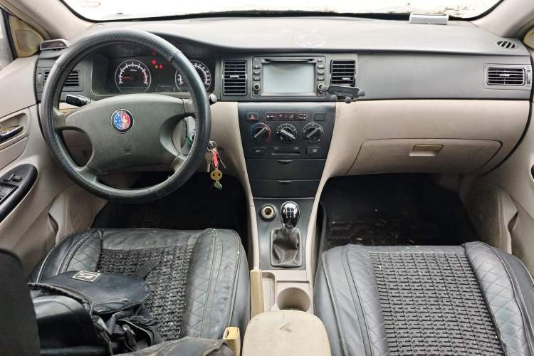 Used Geely Auto Ocean 2012 Energy-Saving Edition 1.5L Manual SuperDelight Model Center Console